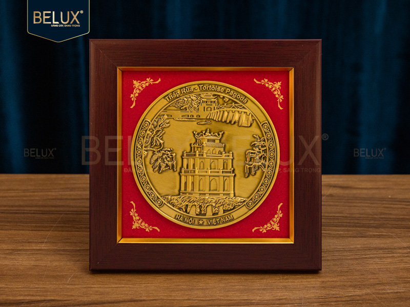 Tranh mặt đĩa Tháp Rùa bằng đồng 14x14cm